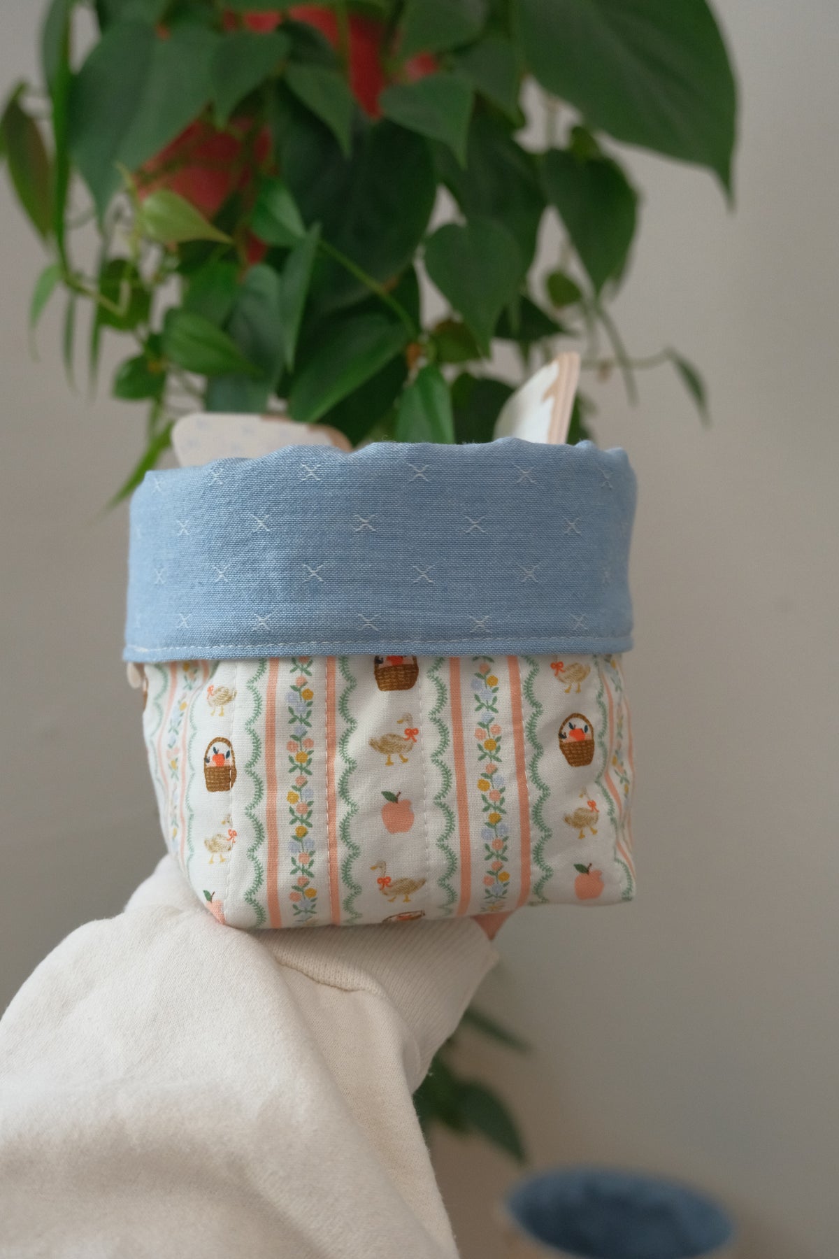 Geese & Apples Bookmark Bucket